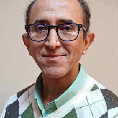 middle ages man with glasses looking friendly and trustworthy
